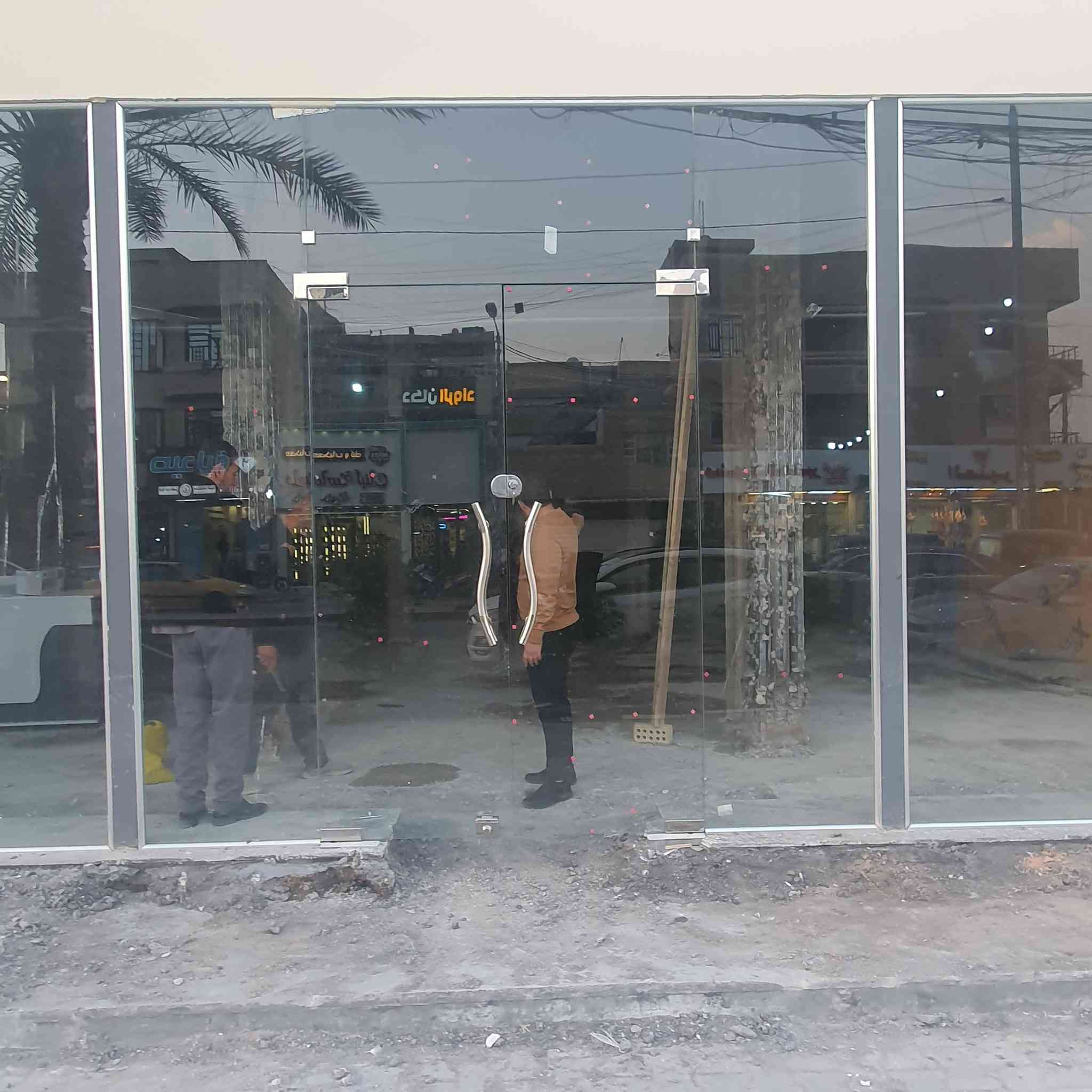 جام خانه للبيع العدد ٣ وحده بيهه باب و ثنين مابيهن باب عرض الوحده ثلاثه متر او ربع سعر الوحده ٣٥٠ العنوان بغداد الحريه دور نواب الضباط للإستفسار ***********
