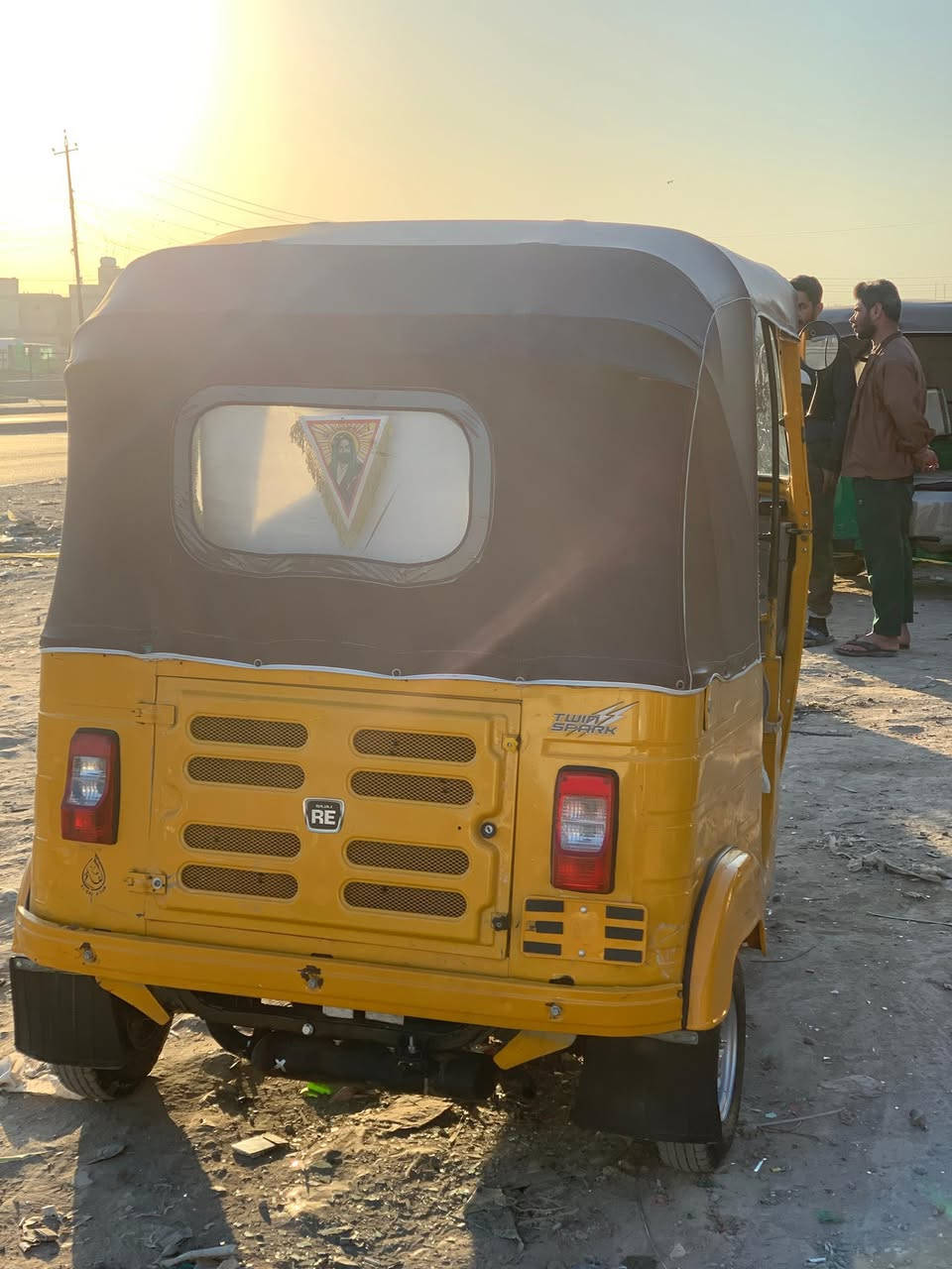 سلام عليكم تكتك موديل 2019 مضلع شهر الـ11 مرقمه للبيع معمر بيه بس دوسات عنواني بغداد حي النصر استفسار اكثر اتصل ***********
