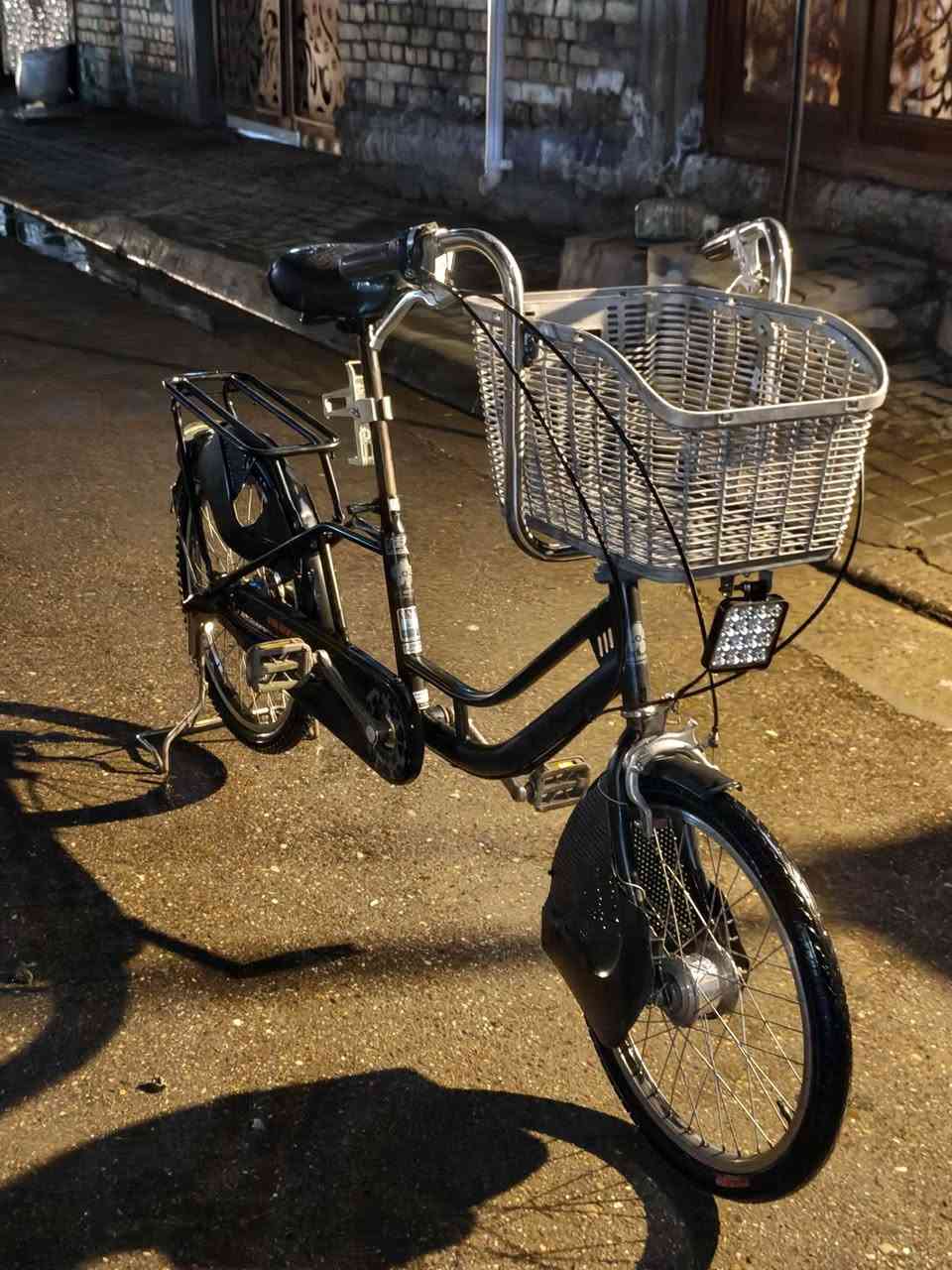 بايسكل للبيع السعر(120) وبي مجال قليل اسم البايسكل (برجستون) حجم(20) العنوان(بغداد العبيدي) الرقم(***********)
