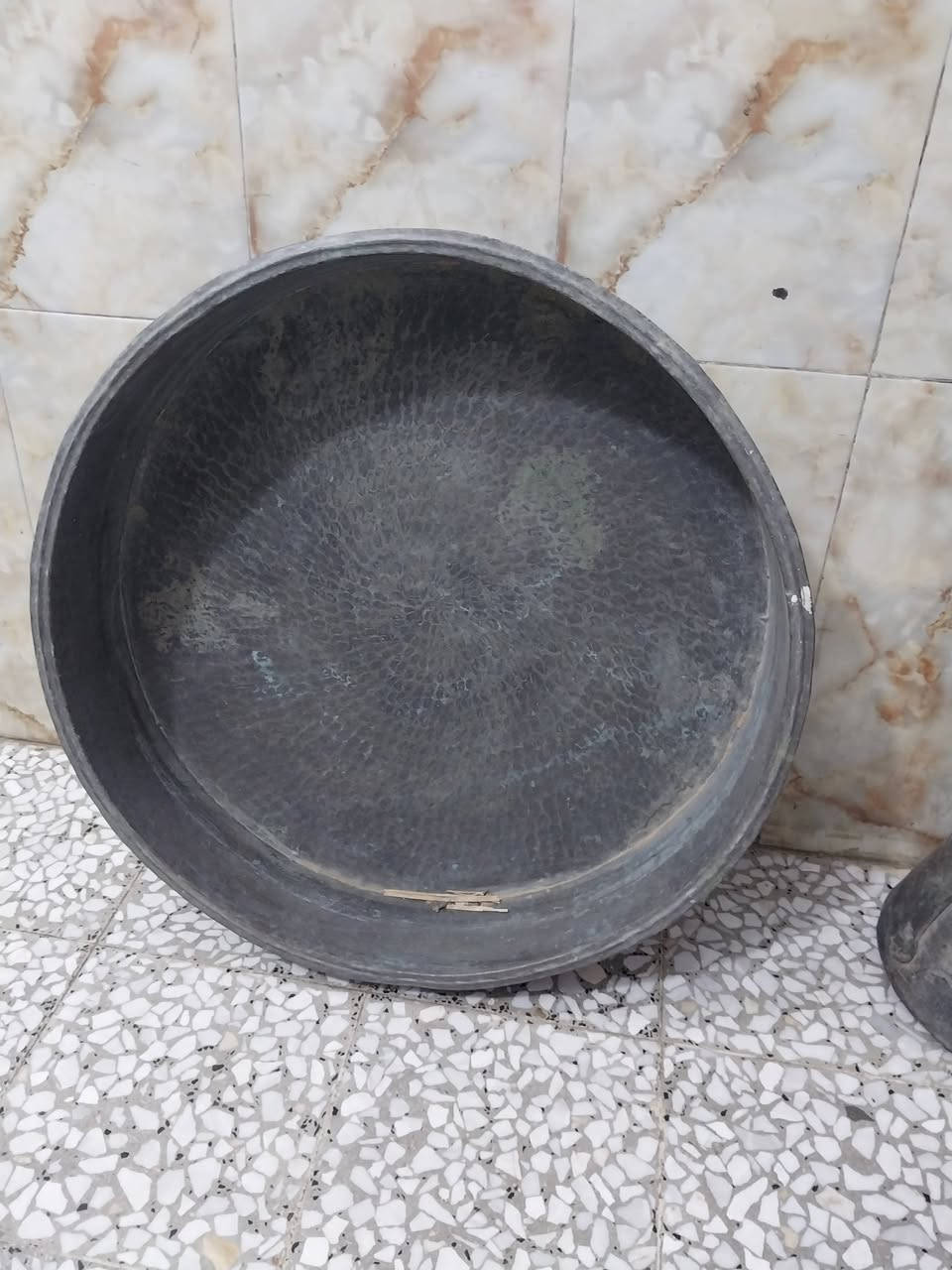 سلام عليكم هاي أغراض للبيع عنوان بغداد البلديات رقم ***********
