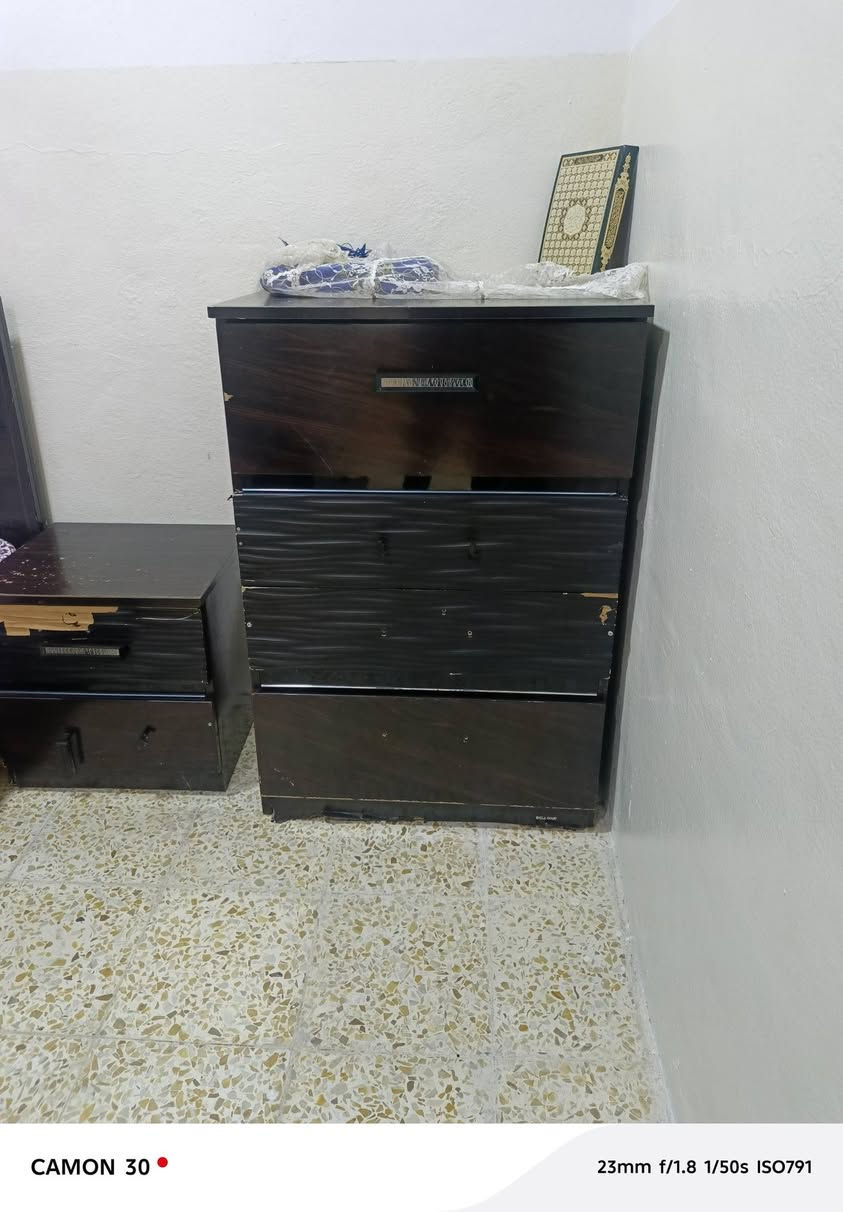 سلام عليكم غرفه تركيه للبيع حلوه مرتبه النضافه سبعين بال ميه مكاني موصل حي الزهراء
السعر ٣٠٠او بيها مجال 
***********
