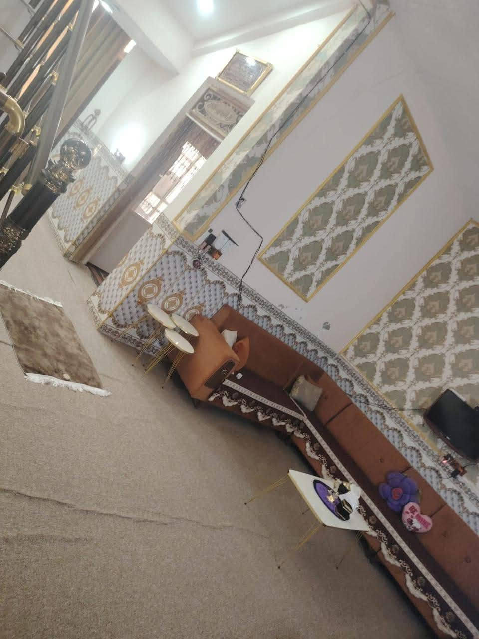 الديوانية حمزة الشرقي حي منصور نزلت الشهيد ماهر قرب مختار سلمان كيم 
سلام عليكم ورحمه الله وبركاته 
بيع مستعجل
بيت للبيع في حي  منصور نزلت الشهيد ماهر قرب مختار سلمان كيم المساحهالبيت 250   
زراعي سند ٢٥
تفصيل البيت
استقبال رجال ٤×١٠متر
استقبال نساء ٤×٦ونص متر
اغرف ٤×٦ عدد٢
مطبخ ٥×٣ونص
حمام داخلي مع صحيات ١
حمامات خارجية عدد٢
صاله ٤×٦
حديقه ٣×٥
بنيان طابوق 
  شليمان عكاده 
سطح اشتايكر 
كراج ٤×١٠
كهرباء +ماء+ مولده +منظومة كامره مراقبة
للاستفسار الاتصال  واتساب ***********
سعر البيت55
