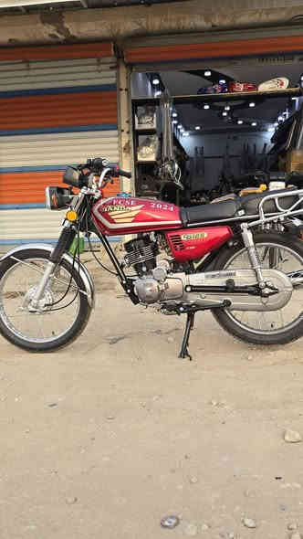 السلام عليكم دراجه هانده فقط وصل أكرر فقط وصل 
المكينه 125cc سلف الدراجه صارله عشرة أيام عندي 
السعر مليون و250 الف وبيه مجال 
المكان ميسان طريق عماره مجر قرب المشتل للتواصل واتساب فقط 
*********** فقط واتساب
الاتصال 
***********
