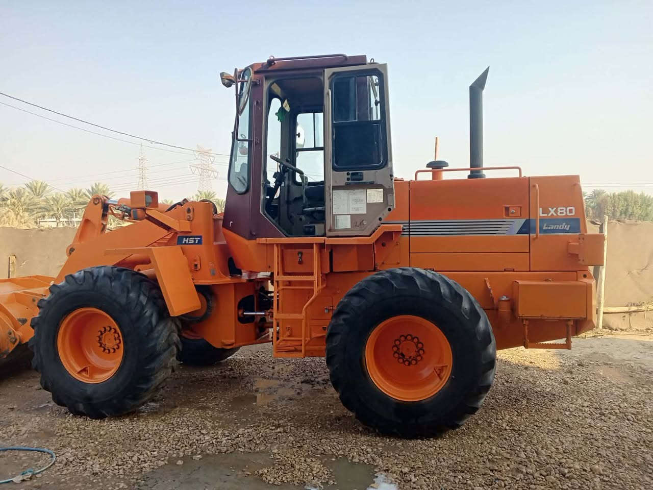 السلام عليكم شفل دخول جديد نضافه 100‎% 
موديل 2005 
ما مشتغل بالعراق ساعات قليله كلش 
محرك سته 
للاستفسار ***********
