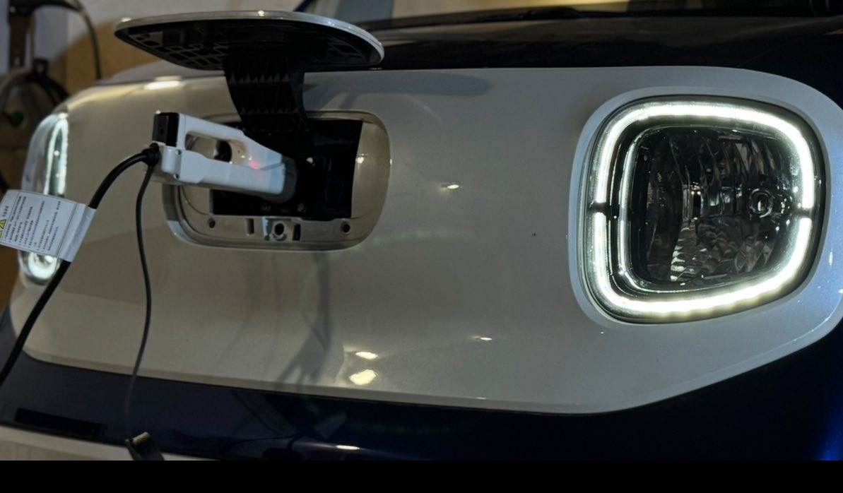 🚗✨ بيستيون بوني 2025 الكهربائية ✨🚗

صغيرة بالحجم… كبيرة بالأداء ⚡

سيارة المدينة الأنيقة والاقتصادية جدًا بالطاقة 🔋

🚙 محرك كهربائي بالكامل بمدى يصل إلى 222بالشحنة

🚘 تصميم عصري مدمج وسهل المناورة داخل المدينة

🖥️ شاشة وسطية مدمجة

💺 مقاعد مريحة وخفيفة

🚨 إنارة LED خلفية عصرية

♻️ موفرة للطاقة وصديقة للبيئة

وفر وقتك وقل وداعًا للبنزين ⛽💨

🚘 وضعيات قيادة ECO/ SPORT S

🚘 كامرة خلفية دوارة مع الستيرن 

البيستيون بوني خيار ذكي لكل يوم

💰 السعر عند الاتصال *********** محمد الخزعلي📍العنوان بغداد جكوك شركة سما القزاز 

#بيستيون_بوني #Bestune_Pony #سيارات_كهربائية  #بغداد # #سيارات_2025 #اقتصادية
