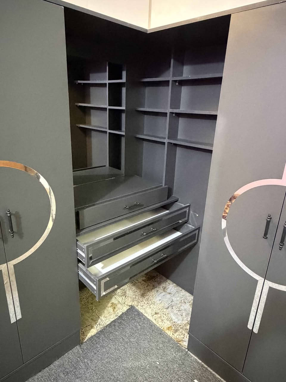 سلام عليكم عندي غرفه اخشاب تركيه درجه اولا 
استخدام شهر اني الغرفه جديده جديده وسعرهة بلاش 740وبيهة مجال لطيبين مكاني بنجف شارع المطار الجديد وهاذه رقم الواتساب *********** النجف, العراق
