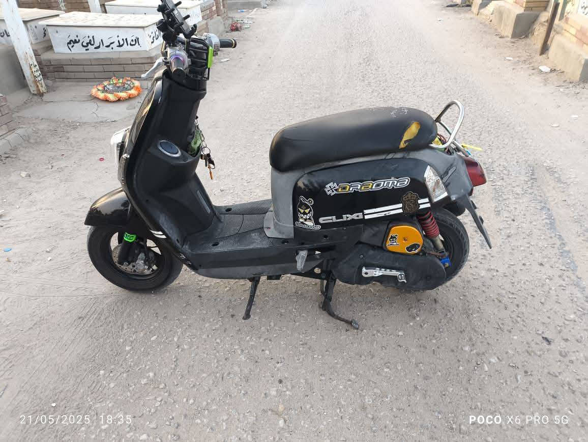 السلام عليكم 
رمضان كريم....
دراجه بوليسي لون اسود للبيع صار شهرين من مطلعهة من الوكيل سيد وسام العوادي  النضافه شوفه عينك شلعه ومعدل ونهضه مكينه ما مفتوحه شرط كهربائيات شغاله لايت زينون ثلجي بريك الكدام دسك دبلات جدد ريشه تايرات جدد ستوني شادهن والله بريك بلمكان تشتغل سلف وهندر نكرة سلف السعر 700 وبيهة مجال
العنوان النجف/الكوفه
للتواصل/  *********** النجف, العراق
