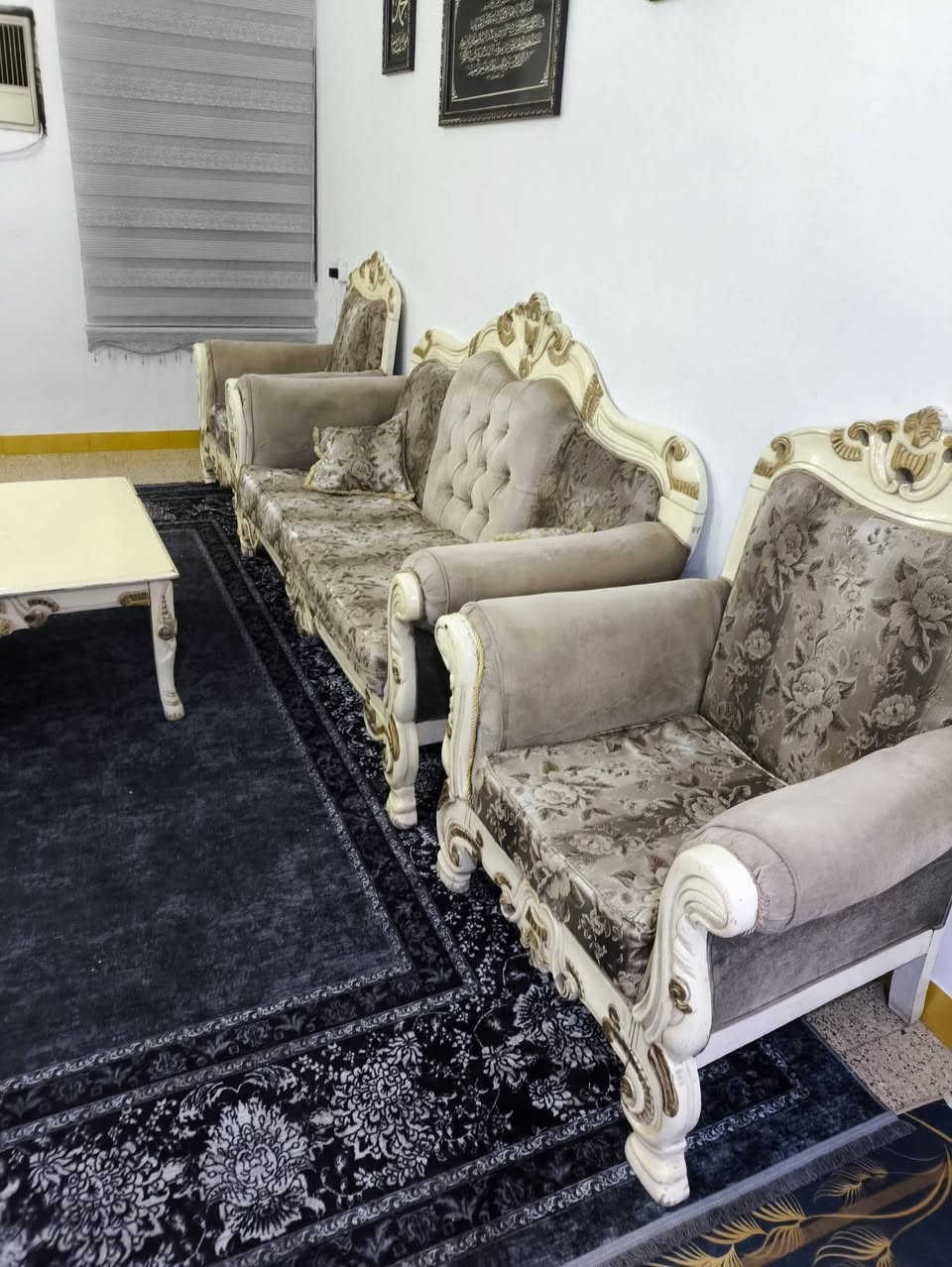 تخم زان 10مقاعد مع طبلة  للبيع السعر 325الف بي مجال نظافته 75٪
***********
