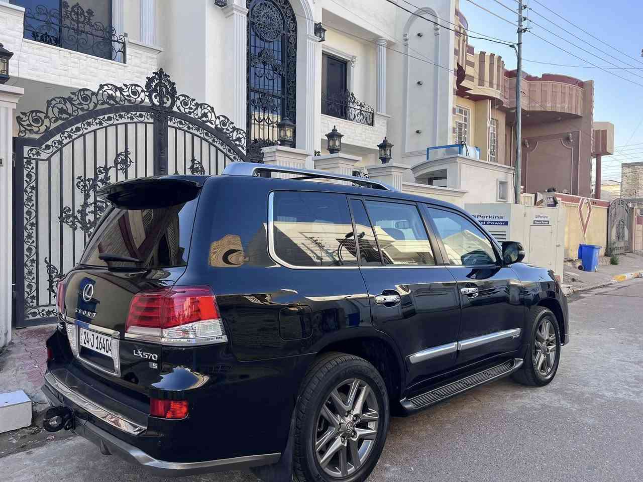 السلام عليكم 
للبيع او مراوس بتاهو ٢١ فما فوق لكزس 2013 بريم 
سياره جديده مكفوله عده بارد بسيط 
داخل قرميدي فول مواصفات 
السعر ٣٥٥ مجال بسيط 
مكانها الانبار فلوجه 
***********
