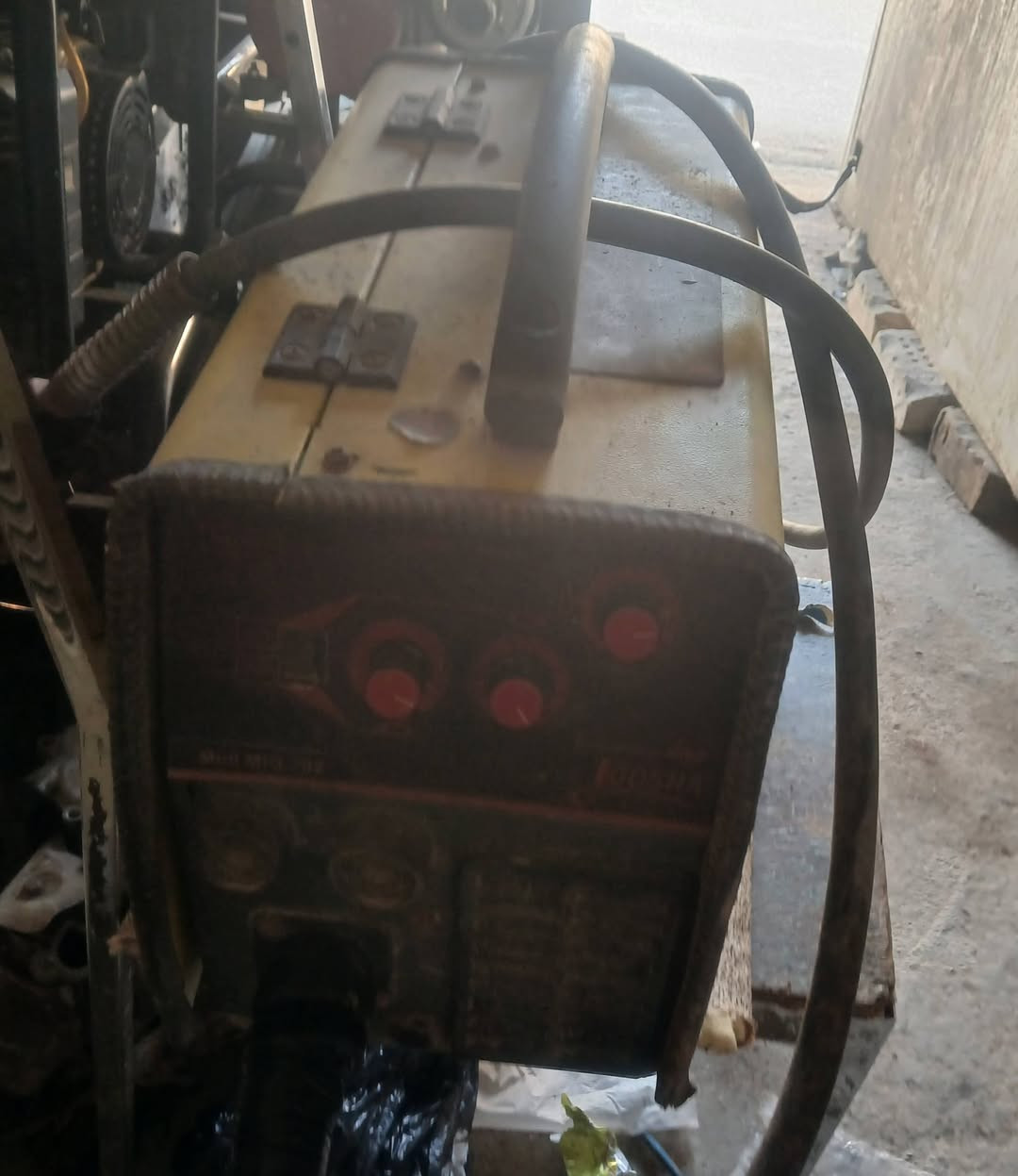 مكاين لحيم  العداد اثنين كاملت بس واير بارد مابيهن شغالت ***********
