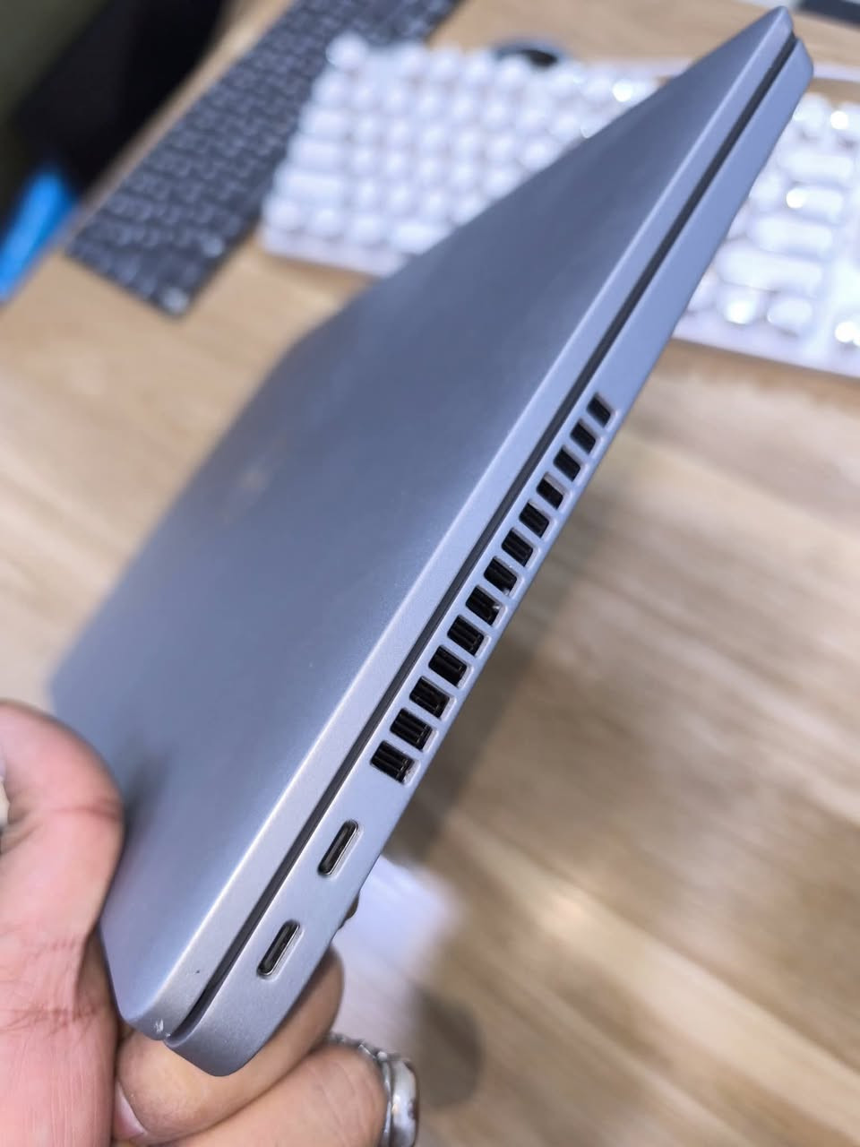 السلام عليكم
Dell Latitude 5520
سعر ٣٢٠ الف
جيل 11
كور فايف
رام ٨ كيكا
هارد 256
حجم الشاشة ١٤ انج
بابل


**إذا كنت صاحب هذا الإعلان وتريد حذفه لأي سبب، رجاءا أرسل رسالة إلى الدعم الفني**