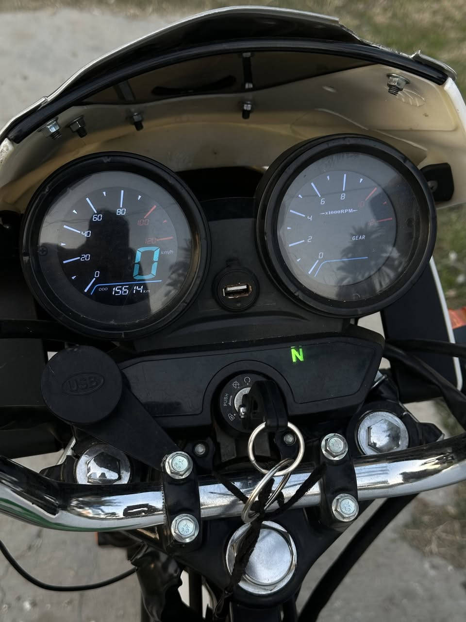 السلام عليكم دايوان موديل 25 مرقم لوحه وسنويه كامل
تحويل مباشر دراجه كفاله عامه بعدها بحالة الوكالة جديده
ماشيه 16 قابل للزيادة استخدام شخصي اكفلك نظافه من التاير للتاير رايدهه ب 1950 بيها مجال للشراي 
 مكاني بغداد الحريه *********** واتساب واتصال
