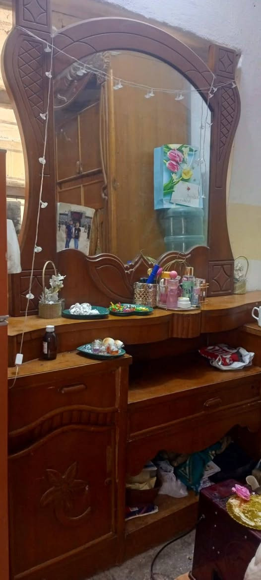 غرفه نوم للبيع اخت الجديده 
تسكام ثقيل فقط يحتاج تلميع 
ترجع جديد نفس صوره 
عنوان السدة الهندية شارع موبايلات 
***********
