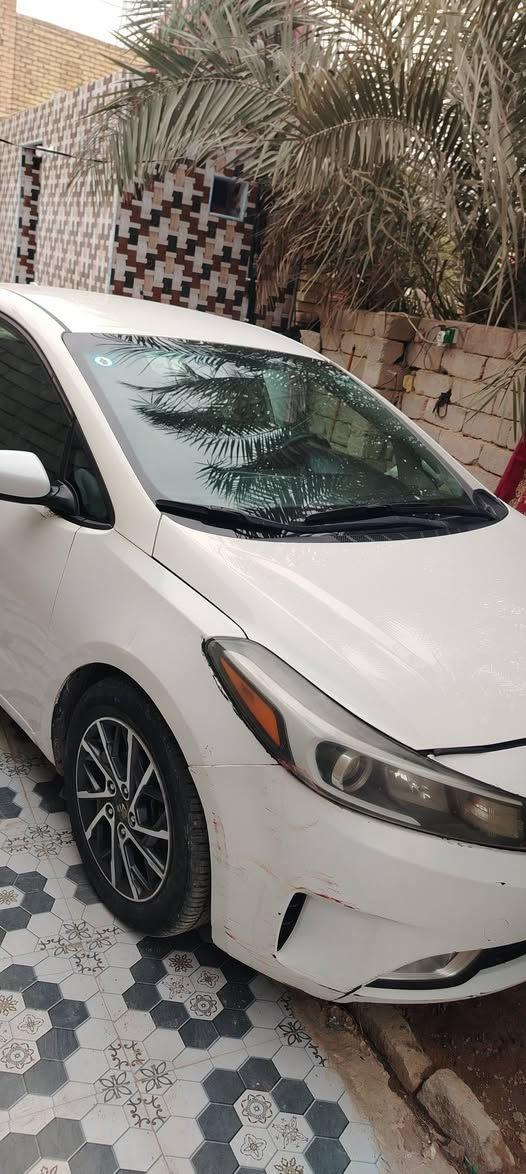 سلام عليكم سيارة كيه فورتي موديل 17 ضربته جاملغ الامامي زاد رشاد صبغ رقم ذي قار سنويه بسمي مكينه 2000 الاستفسار على الرقم *********** صاحب السيارة قضاء الكرمه
