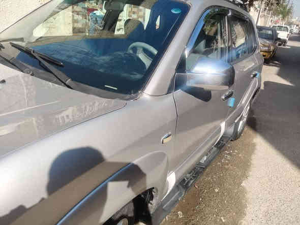 سيارة توسان موديل 2009 خليجي محرك 2000 دوش 4 سلندر مصبوغة جمالية بية بلجاملغ الأيمن سيارة جاهزة من كل النواحي رقم اربيل بسمنا دولي  سيارة كولش حلوة السعر 90 وبيها مجال الشراي يتصل مامتواجد على الفيس مكان السيارة بغداد البلديات تلفوني *********** بغداد
