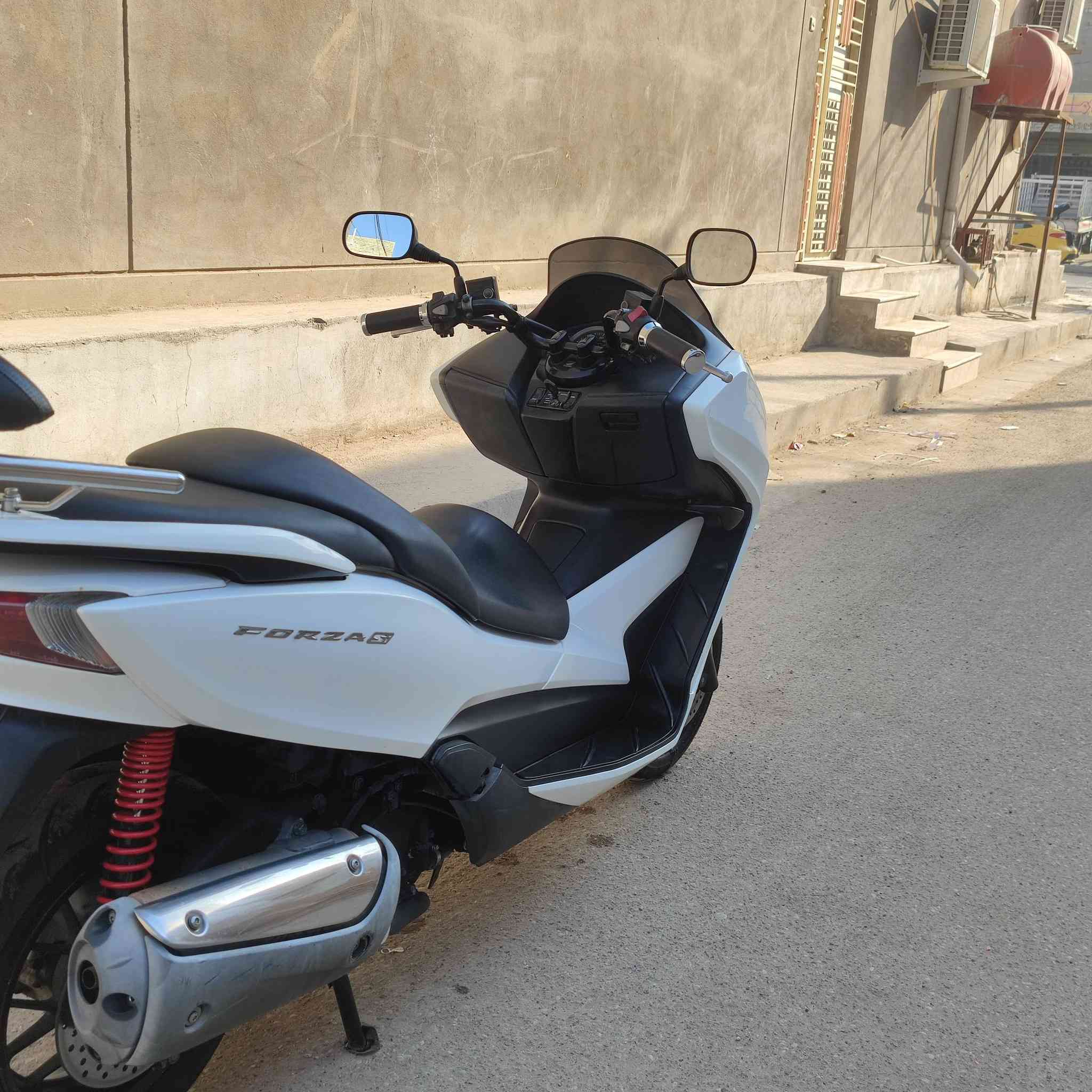 السلام عليكم اخوتي الطيبين دراجه فورزه MF-12 مواصفات Si دراجه بل كارتون تايرات الشركه ماشيه 9 الف حقيقي كريستال 
إخوتي الدراجه بحاله الوكاله شرط الفحص مكاني بغداد الاستفسار عله الرقم ***********
