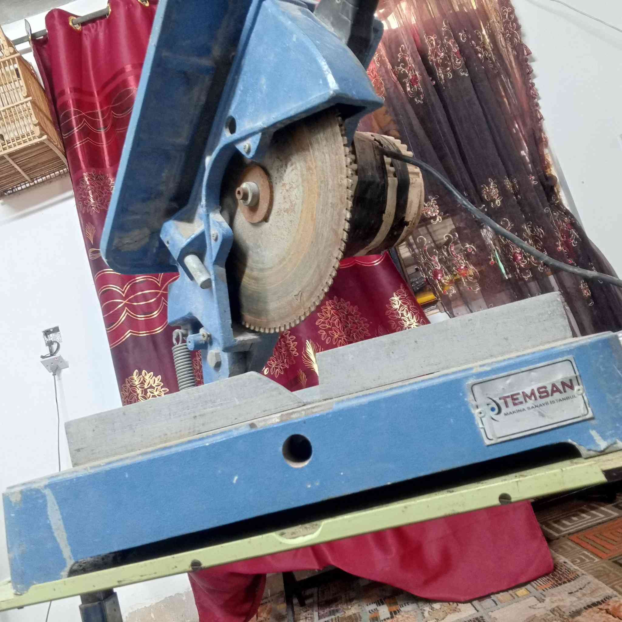 سلام عليكم كتر حداده ومكينت لحام وكتر المليون للبيع العنوان بغداد الدوره رقمي ***********
