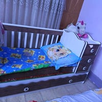 سرير أطفال • مستعمل نظيف • دوشك ملحقاته