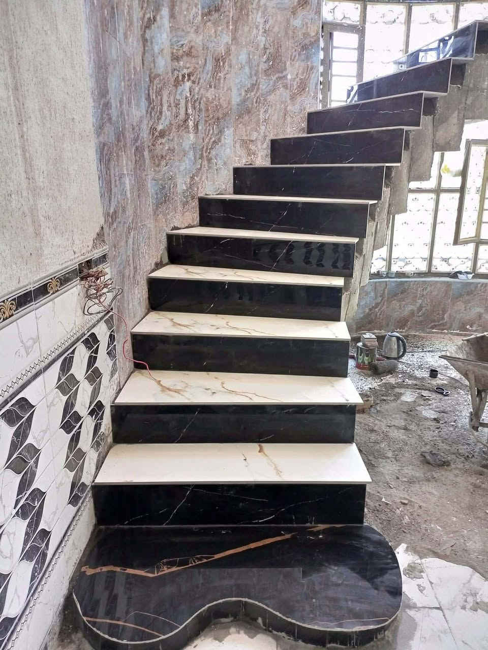 خلفه سيراميك وارضيات وبايات درج ولوح وتغليف واجهات حجرومرمروفوم وشغل درجه اولى شرط  للتواصل على الخاص او على الرقم ***********
