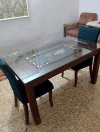 ميز طعام • كرسين • نظيف