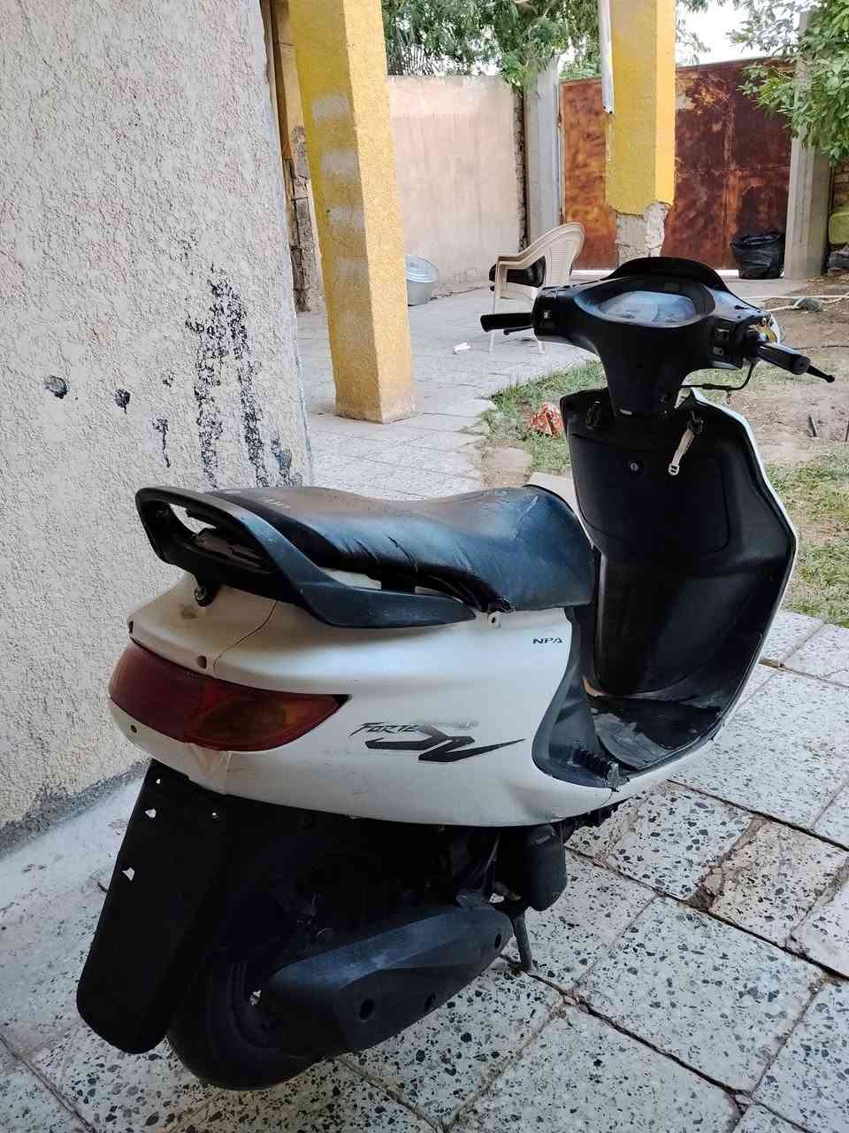 للبيع فراشه كرستال فحل
دراجة بلادية وكاملة أي نقص ماناقصها 
مكينه ما مفتوحه نظيفه الدراجه شرط الفحص 
كهربائيات كامله نكره سلف وهندر كلشي شغال
مكاني ب الحله  
أي استفسار الاتصال بالرقم أو واتساب واني بالخدمه 
 ***********
