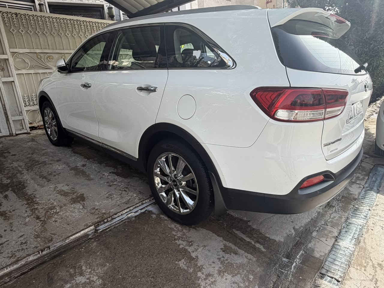 كيا سورنتو ٢٠١٧
فول مواصفات 

بنرامه 

محرك سته سلندر ( سبعه راكب)

وارد خليجي

صندوك كهربائي 

حساس امامي وخلفي
بردات خلفيه 
سبير منازل 

تلاث قطع تبريد 

ماشيه ٦٨ حقيقي 

اشاير مري فول تحكمات  

رقم بغداد دولي باسمي  

داخل جلد مغلف 
مكفول مكينه وكير وحداديه 
بارد قليل كد شبر بالباب

مكان بغداد للاستفسار ***********
