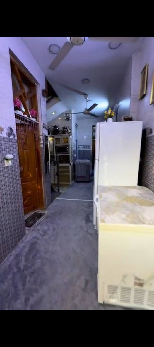 دار للبيع – البلديات
دار زراعي في البلديات – شارع المصرف، قرب جامع كاظم الفاضلي، بفرع المكوة.
📍 خامس بيت عن الأصلي، شارع عرض 15م.
🏠 المساحة: 85 م²
🏗 البناء: جديد، طابق واحد مع إمكانية بناء طابق ثانٍ.
💰 السعر: 110 مليون
يوجد مجال للتفاوض.
📞 للاستفسار: التواصل خاص أو اتصال
***********
