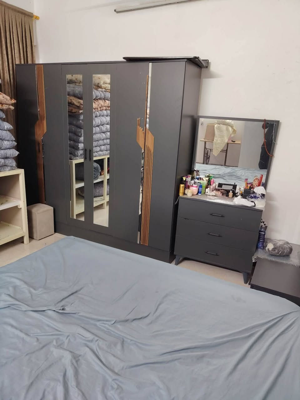 غرفه نوم نظيف كلش بيع مستعجل سعره 200
***********
