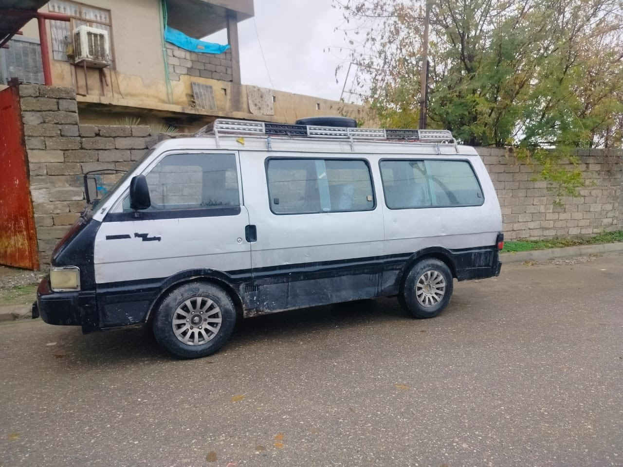 مكلف بل نشر
سلام عليكم اخوان كيا بستا لالبيع موديل 93راعيها موجود ومحرك وكير وكسن جديد وتاير ال وره جدد ولكدام نص عمر وغرامات صفر عليها هيئه بس السعر 20 ورقه وبيها مجال 
رقم صاحبها ‭0776 928 4322‬
