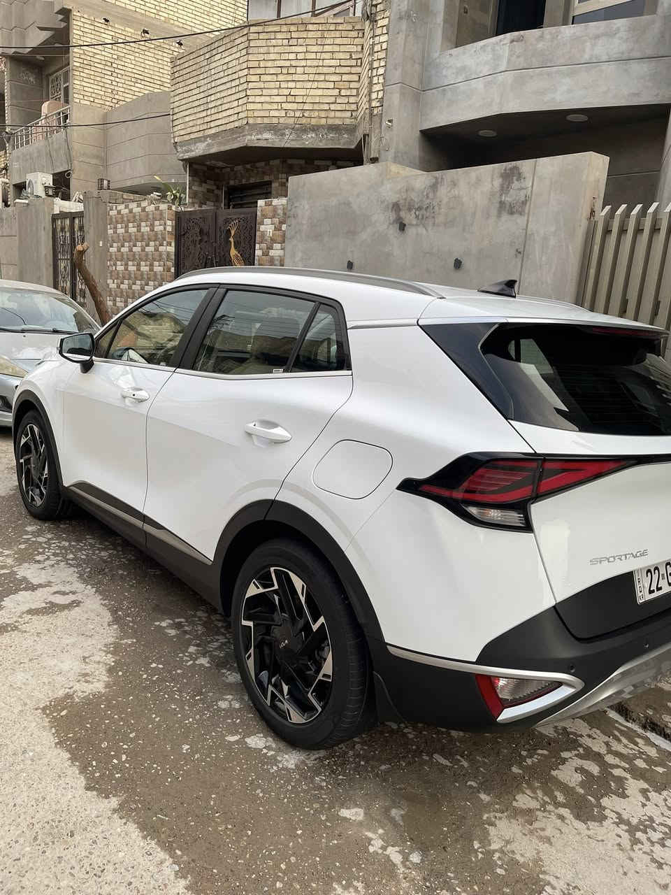 السلام عليكم
سبورتج 22خليجي اربيل 
ماشيه 68ألف 
كشن سائق كهرباء 
تدفئ كشنات 
صندوق كهرباء 
بيهه بارد صغير بالباب الوره 

السعر 200دفترين 
بغداد البلديات 
***********
