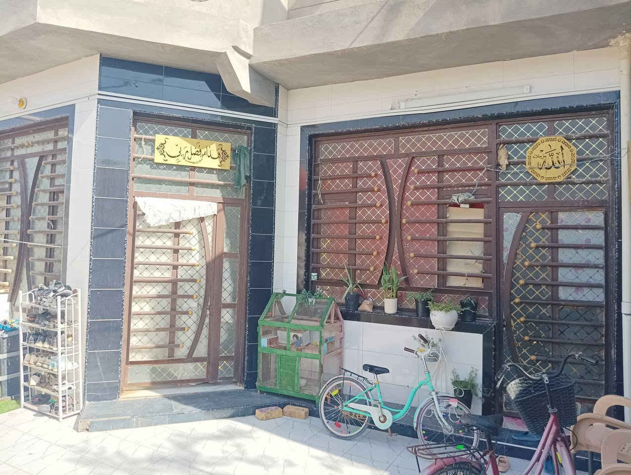 سلام عليكم بيت لبيع مساحه 170 حي الزهراء ستقبال ومطبخ وصاله وغرفت نوم مجمع صحيات داخليه وخارجيه بناء طابوك وسقف صب كونكريت بناء جديد رقم ***********

