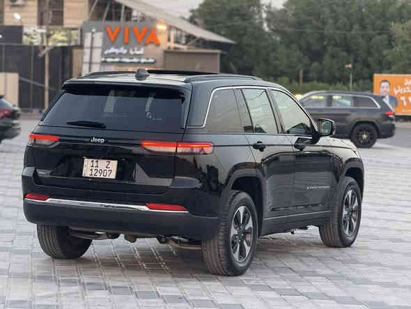 ياالله 
السلام عليكم جيب كراند شيروكي 4XE 2024 وارد امريكي

Jeep Grand Cherokee 4Xe 2024 2.0L

         حجم المكينه : 2000  تيربو + هايبرد + بلك ان 

المسافة المقطوعة : 32 الف ميل  

الضرر :جاملغ يمنه مبدل نفس الون وصبغ حافة البنيد على كدها   

          حالة الايرباك : سليم مطاك ولا ايرباك

#مواصفاتها

1.شاشه 

2.بصمه

3. تشغيل عن بعد

4.دمام خلفي

5.كشنات جلد

6.كشن السايق ميمري

7.كشنات كهرباء

8.صندوك كهرباء

9.حساسات خلفيه

10. قطع تبريد 

11.اشاير بالمري

12.رادار امامي

13.رادارات 360

14.ثلاث وضعيات قياده

15. بنوراما فتحتين

16. كير ماوس

17. نظام منحدرات

18. هيترات بالكشنات 

19.ويل كب كروم

20.لايتات لد

21.بكلايت لد

22.كشافات

23.بصمة ابواب

فول مواصفات 1/1 جاهزه مرقم بغداد تحويل ثاني يوم

#السعر : الطلب في التعليقات سيأتي إليك مباشرة 

تفاصيل اكثر هذا رقمي *********** تحياتي 

مكاني بغداد حي الجامعه
