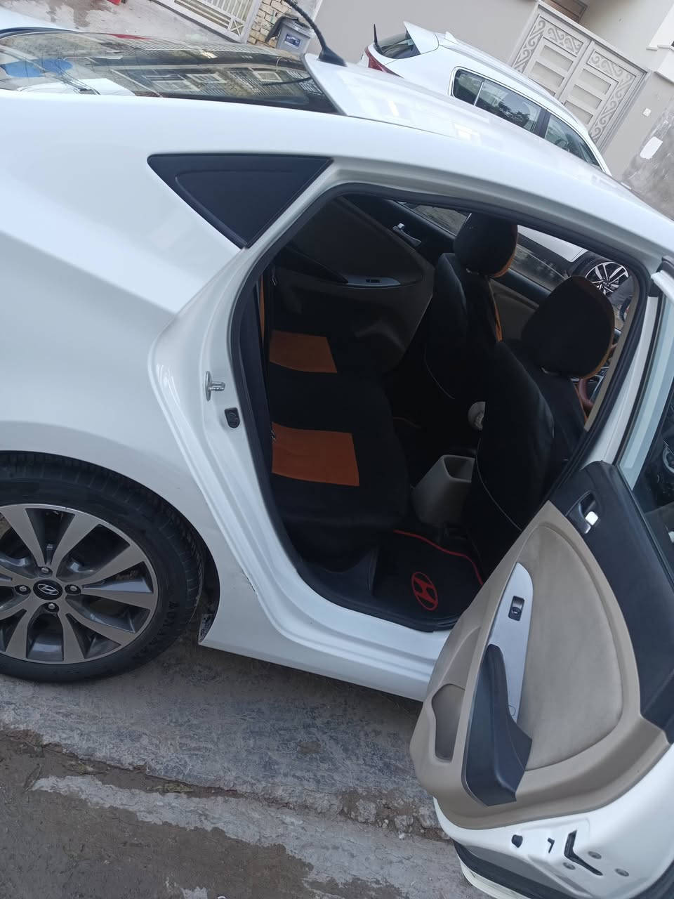 سلام عليكم سيارة اكسنت خليجي موديل 2016 مكينه كير كهرباياته صدر امامي خلفي  خير من الله عل بلاد ماشيه    106السعر 112المكان بغداد حيءور الرقم ***********
