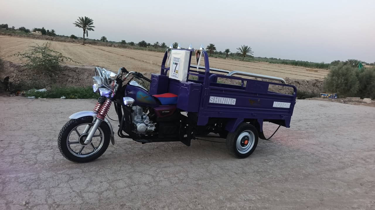 ستوته للبيع موديل 22 محرك  26 ما  مفتوح اوراق اصوليه شاصي مكفول كهربايات جهزه وره وكدام شغاله سلف هندر ما ناقصه اي شي سعر  مليون 850 وبيه جال بسيط شراي يتصل ***********
