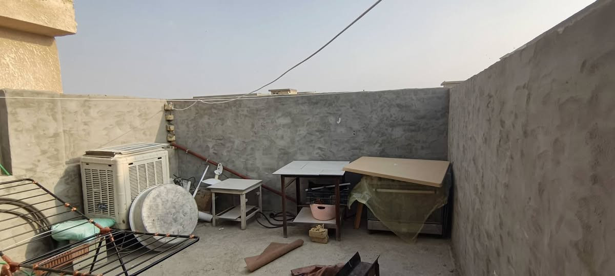 سلام عليكم بيت للبيع حي الجامعة 100 متر طابقين بناء حديث  صور الطابق الثاني للاستفسار***********
