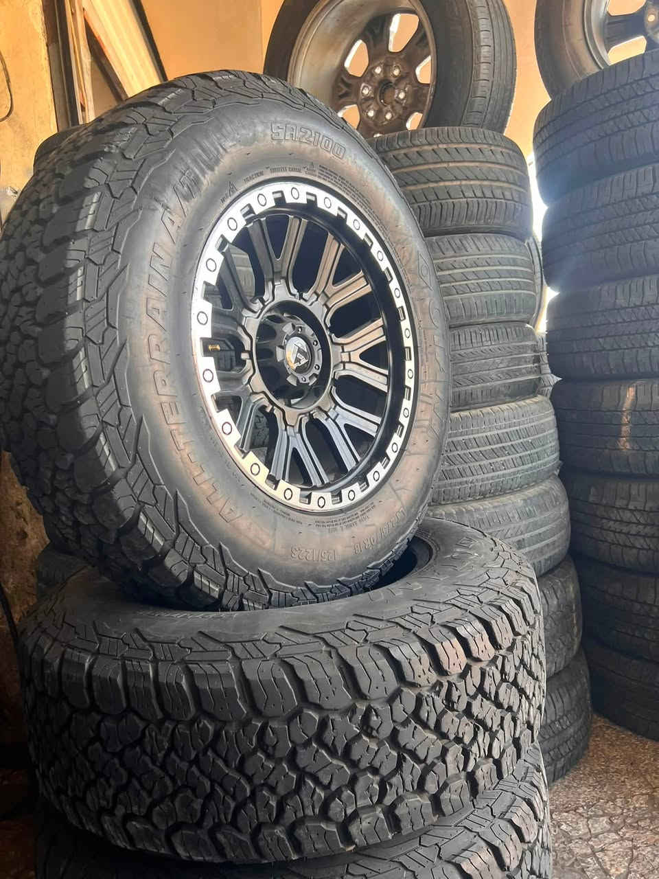 للبيع او مراوس
طخم ويلكب حجم18 سته برغي 
سبيسر بلادي يرهم(رام .جمسي سيرا .تاهو سلفرادو )
مع طخم تاير تايلندي 275/70/18
***********واتساب/شريحه

