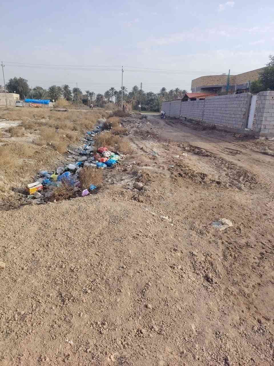 أرض زراعية للبيع 
​📍 المكان: [قرية الزهراء خلف مشتل الزهور]
​📏 المساحة: [قطعتين كل قطعه 200 متر]
​💧 الماء: متوفر بغزارة.
​🛣️ الوصول: قريبة من الطريق العام.
​📜 السند: زراعي سند 25 
​💰 السعر: الاتصال على الرقم ***********
