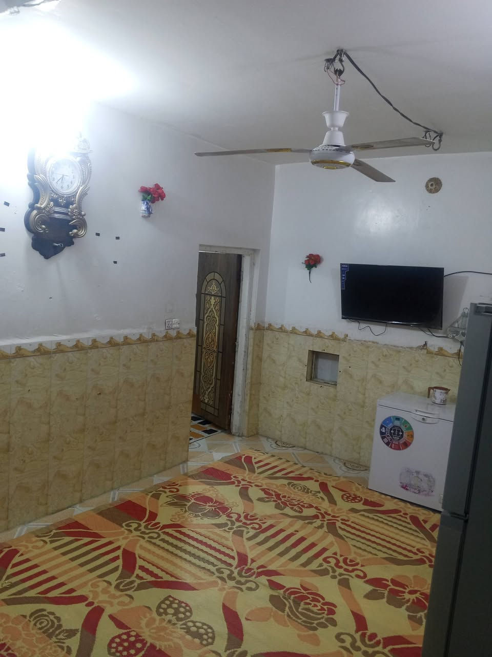 السلام عليكم
بيت للرهن مساحته 75متر ركن بحي الشهداء مقابيل الجزيره على ساحه بي طارمه ومطبخ وصاله وغرفه والطابق الثاني بي غرفه وصاله وبي سطح.سعر الرهن 21قفل سنه وقابل للتجديد ***********
