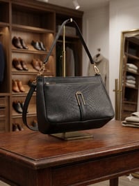 جنطة صغيرة ماركة فول كوالتي  راقية وأنيقة تكفي كل أغراضك الاساسية  سعر...