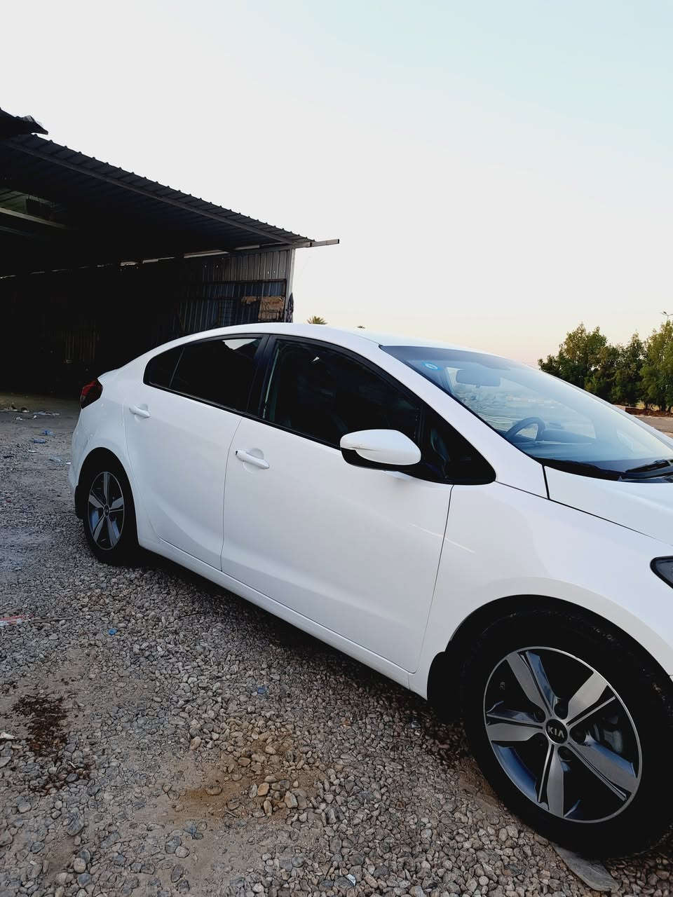 السلام عليكم كيا فورتي موديل 17
قطعه وحده فقط بنيد وشبر قبق الجنطه بارد
ايرباكات سليمه 
تدفئه تبريد 
تخم تاير قبل اسبوع شاده امانه الله
135وبيه مجال قليل
***********
