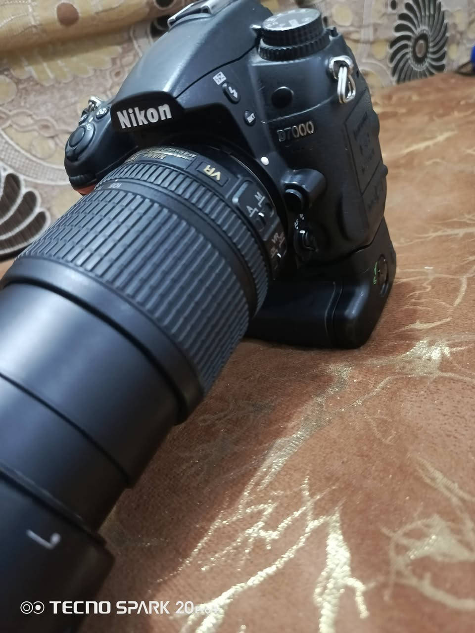 كاميرا نيكون Nikon D7000 للبيع 📸
نظافة الكاميرا 99%
من أقوى الكاميرات اللي يرغبها المصورين
جودة عالية جداً وأداء قوي كلش كاميرا اعتمادية بالتصوير.
الحالة:
شبه جديدة  نظافة 99% ✨
الملحقات:
عدسة 18-105 VR
🔋 بطاريات أصلية
🔌 شاحن أصلي
🔌 كيبل شحن
📷 كريب جديد Logo
🚚 توصيل لكل المحافظات
🛡 ضمان على الفحص
للحجز أو الاستفسار راسلنا على الخاص.


**إذا كنت صاحب هذا الإعلان وتريد حذفه لأي سبب، رجاءا أرسل رسالة إلى الدعم الفني**