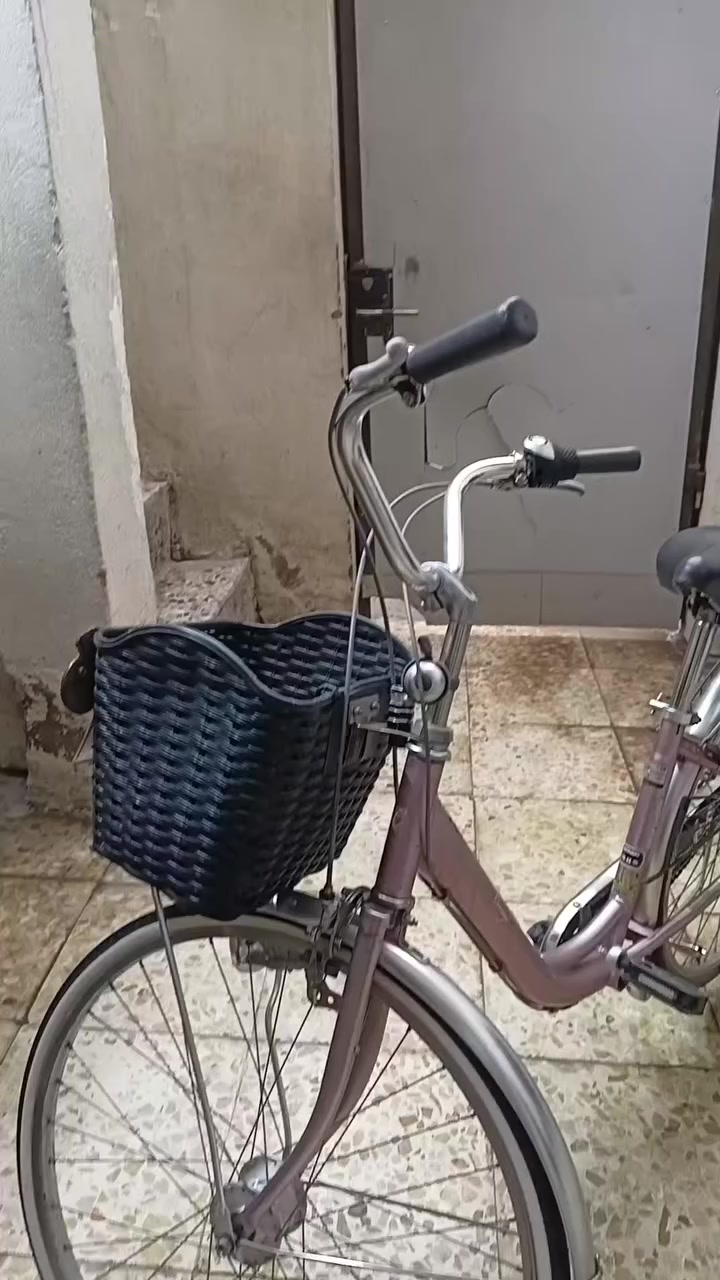 سلام عليكم
بايسكل للبيع مال حاويه جديد موديل 2015 اللشه بوري واحد الاصلي الياباني كير وحساس دفن 3 نمر يعني انسى شي اسمه عطل البايسكل يجي دبل بطيخه بايسكل جديد اي نقص ما بيه فقط التاير الامامي بنجر فقط 

السعر: 85 ألف 

للأستفسار: ***********
المكان بغداد الحريه
