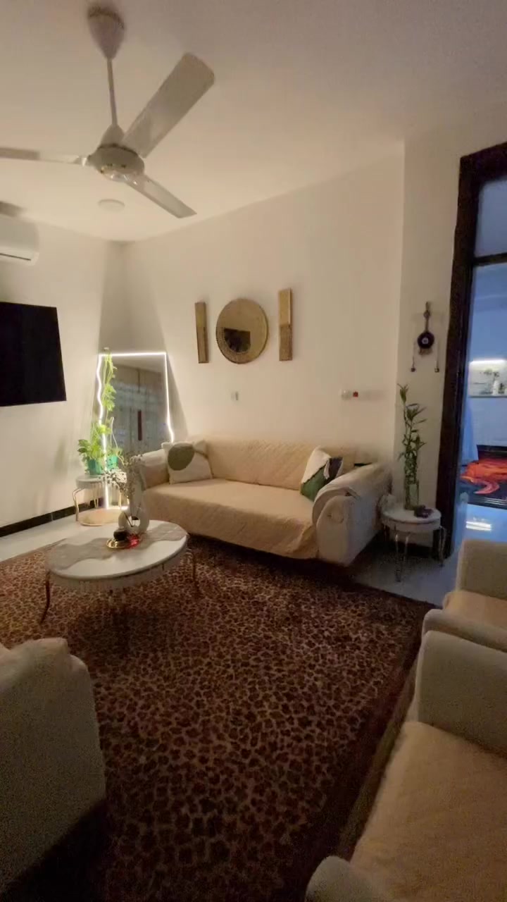 سلام عليكم بيت مساحه 50 متر  واجه 5 يحتوي على استقبال مطبخ صحيات ترك غرفه نوم كبيره وغرفه نوم صغير وسطح  العدل الاول قرب مولده بلادي 
***********
