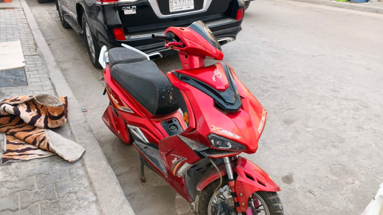 السلام عليكم دراجة سكنس شحن GR دراجة كاملة بيها نقص بس بطاريات تتبدل سعرها 250 الف وبيها مجال شي بسيط الموقع بغداد العطيفيه ***********
