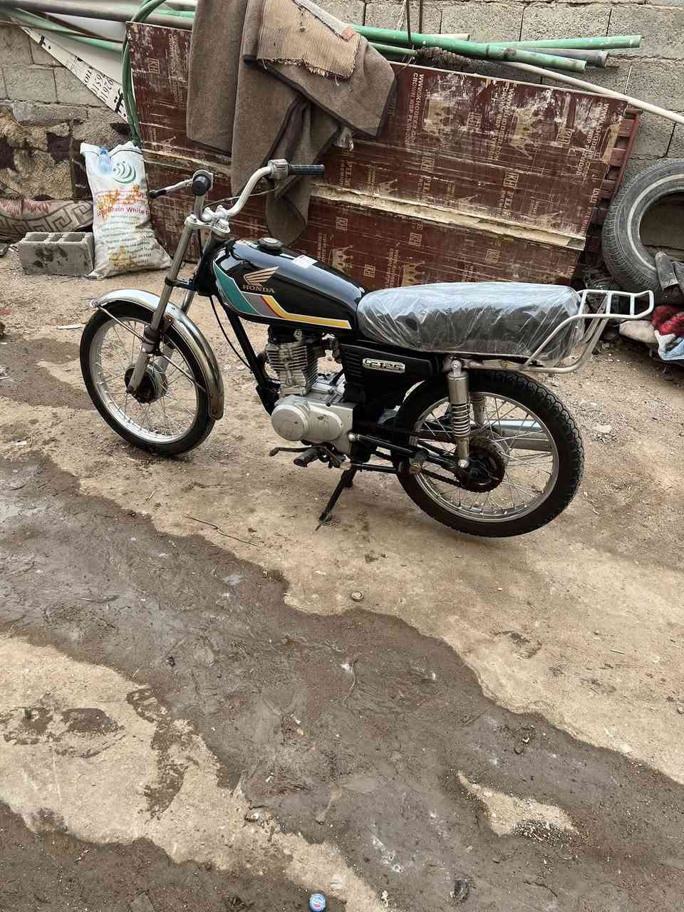 سلام عليكم ايراني للبيع محرك نامه نضيفه ناعم لانضوح ولا تبخير وايده ب 350وبيهاًمجال مكني بصره الجزائر رقم ***********
