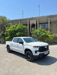 شوفر سلفرادو 2025  5300 V8 RST موصفات شاشه و بصمه وتشغيل عن بعد و كشن ...