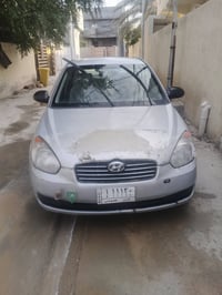 اسلام عليكم. اكسنت 2007السياره نضيفه مكينه جديده 1600بيهه بس خشم البني...