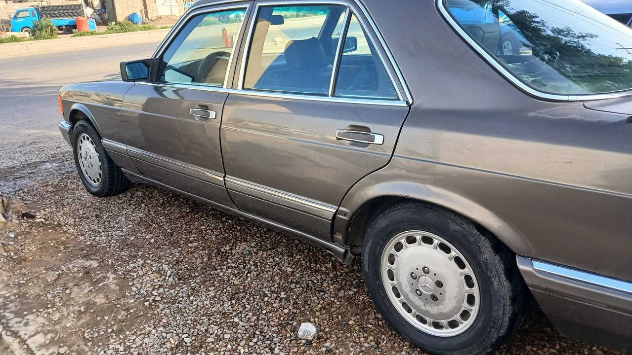 السلام عليكم مارسيدس جامنو 300 موديل 87 للبيع محور بطه 3000 قواعد دبلات سليمه لسياره خير من الله  تبريد عوزه غاز  فقط  رقم بغداد    صار امامي وخلفي جديد  مكينه وكير واكسن خير من الله  وكهربائيات كله شغاله وتخم تاير غرفه كهربائيه 4دكم  لسعر 45 وبيه مجال مكاني بغداد  اللاستفسار ***********
