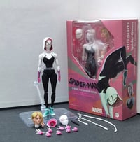 مجسّم سبايدر • مقتنيات