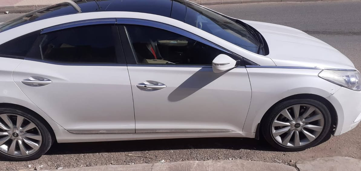 🚗 للبيع أزيرا 2013 خليجي فل كامل 🚗
سيارة مرتبة ونظيفة، فل كامل بجميع المواصفات، استخدام محترم وراحة عالية بالسياقة.
✅ تم تبديل الگازگيت بالمحرك فقط
✅ رش جهة جاملغ جهة  اليسار
✅ مكينة وقير بحالة جيدة
✅ تبريد ممتاز وجاهزة للاستخدام
✅ لا تحتاج أي مصروف
السيارة تستاهل المعاينة، والجاد يتفضل على الخاص أو الاتصال. ***********
الله يبارك لصاحب النصيب. 🤍🚘
